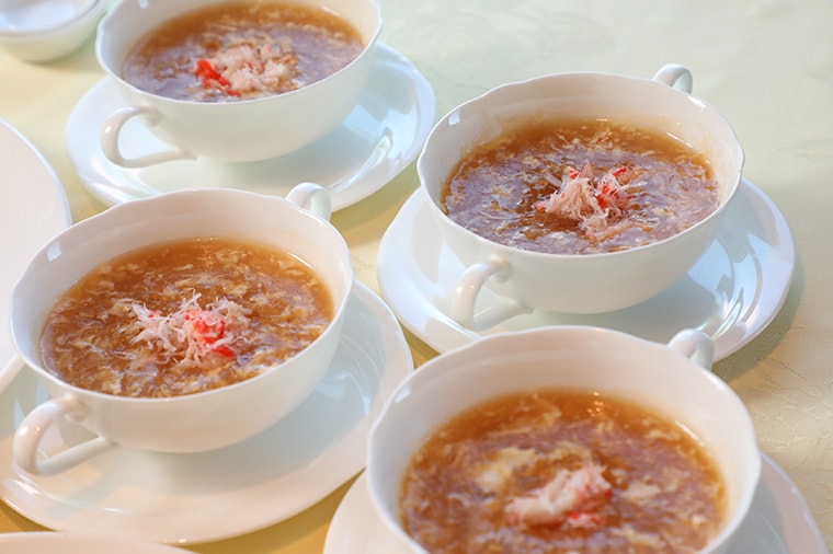 蟹肉とふかひれ炒めの極上スープ